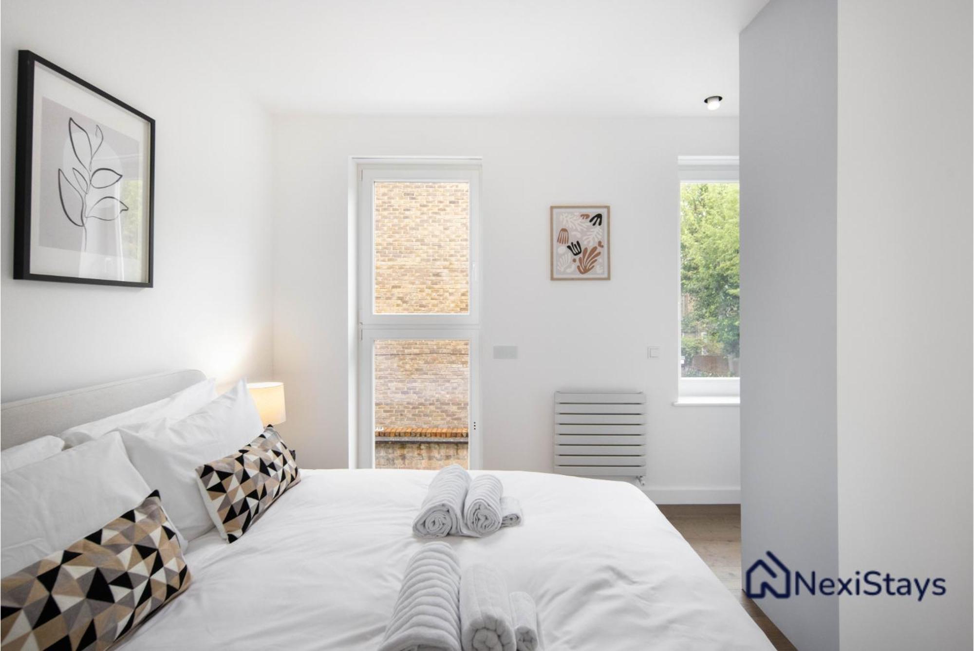 Apartment 1 Min Walk To Euston Station, Modern Townhouse London