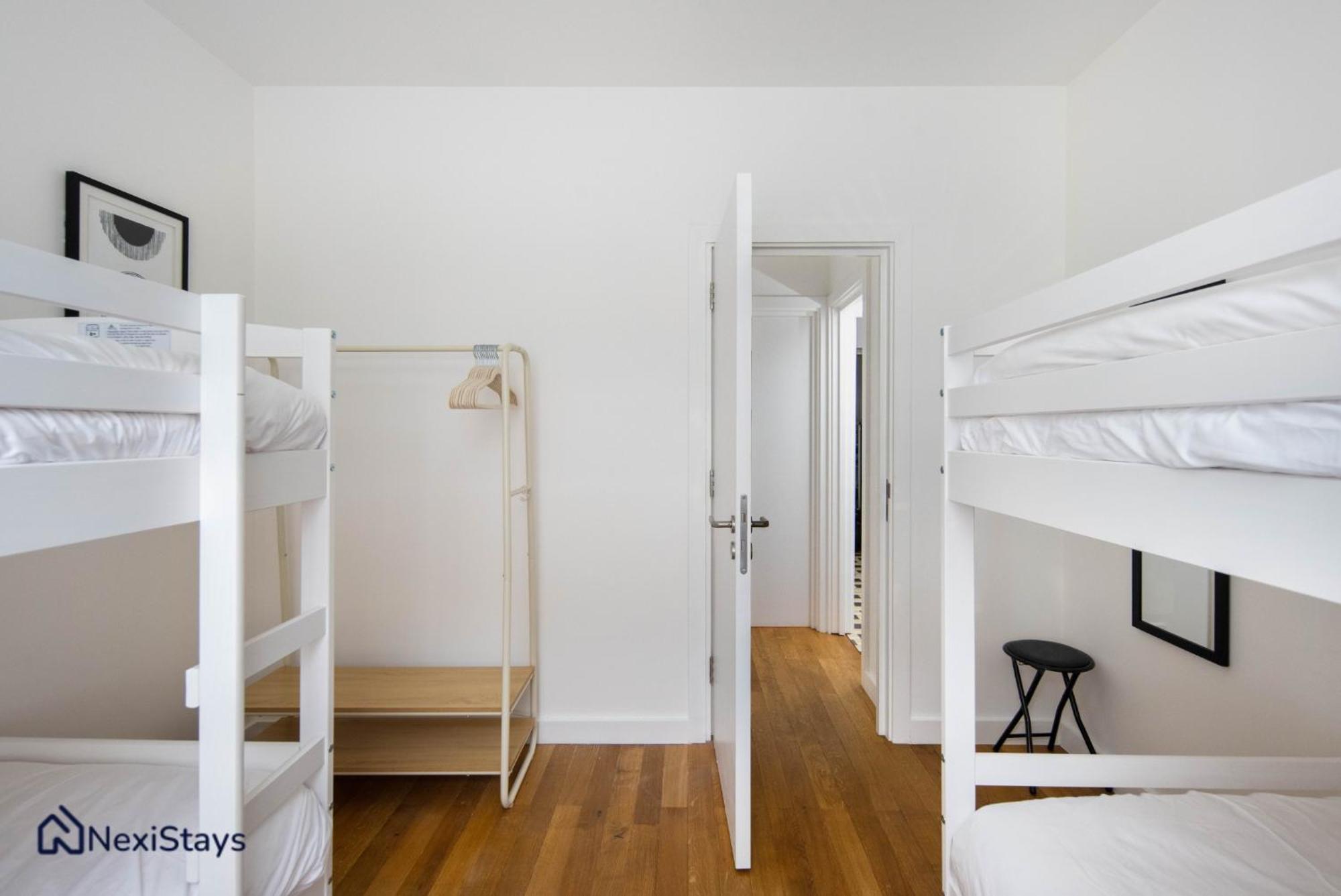 1 Min Walk To Euston Station, Modern Townhouse Apartment