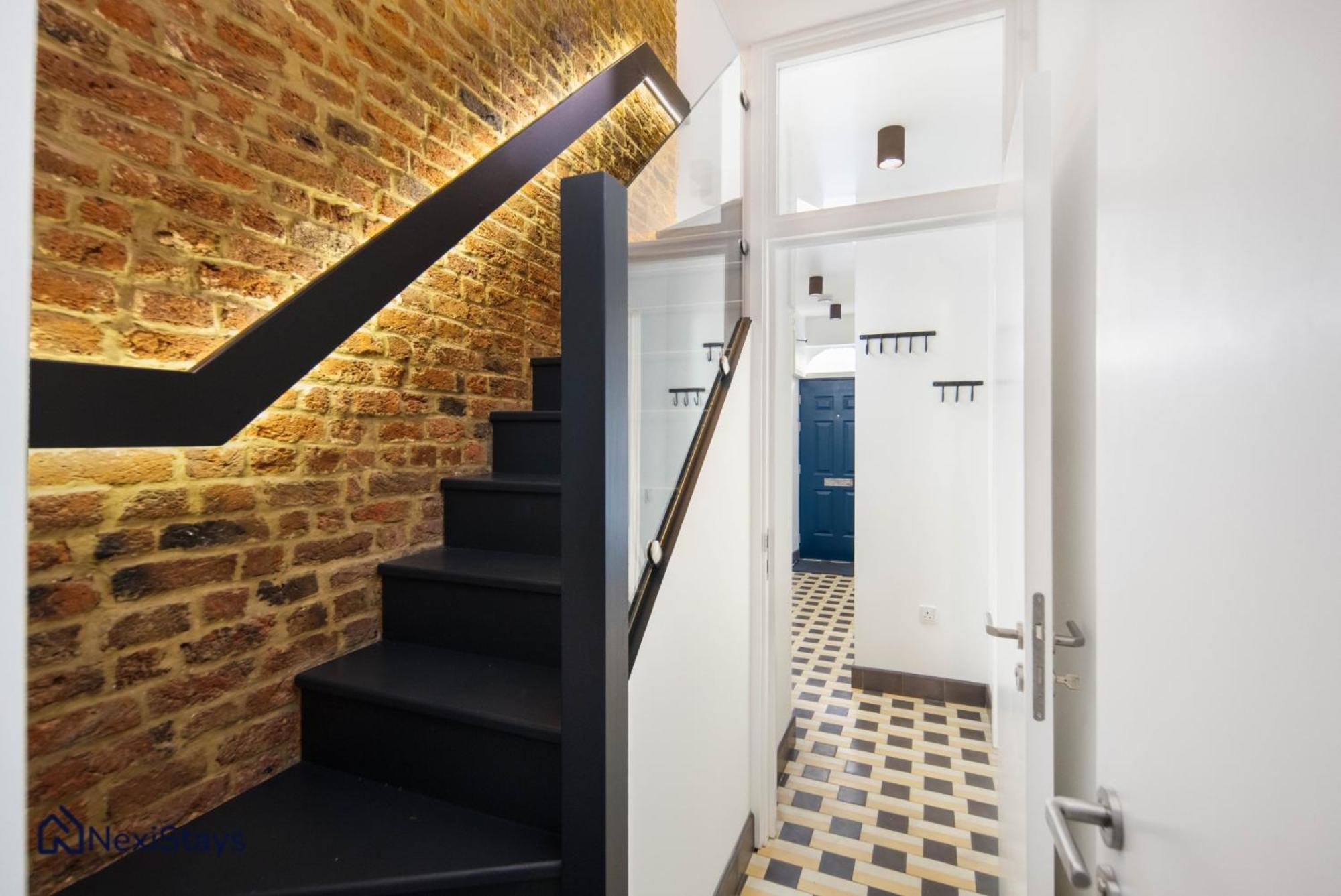 Apartment 1 Min Walk To Euston Station, Modern Townhouse
